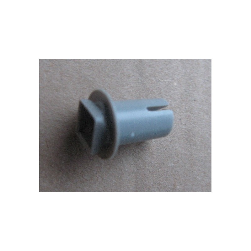 Headlamp fastener - Alfa Romeo / Fiat  